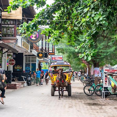 กีลี โอเขียน คลับ Hotel กีลีตราวางัน ภายนอก รูปภาพ